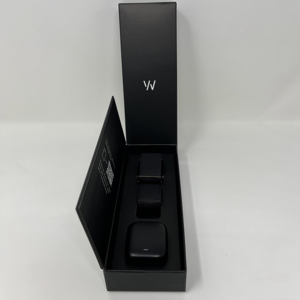 WHOOP 4.0 Fitness Tracker Onyx Black Band WP40 Battery Charger Cable Box
